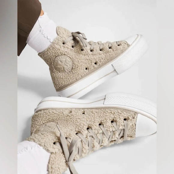 Converse Chuck Taylor All Star Lift Platform Sherpa Shoes Women’s Size 10 Casual - Picture 1 of 16